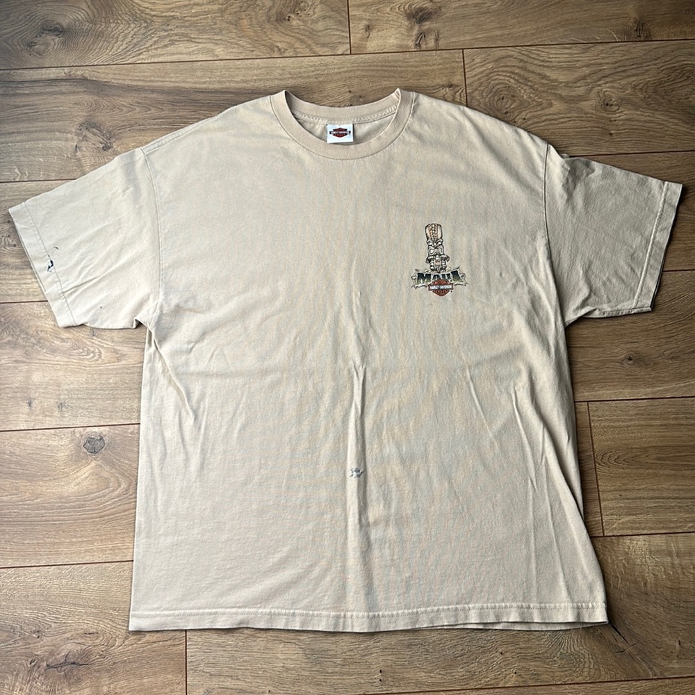 Vintage Harley-Davidson tan Maui t-shirt. Loose fit with minor stains